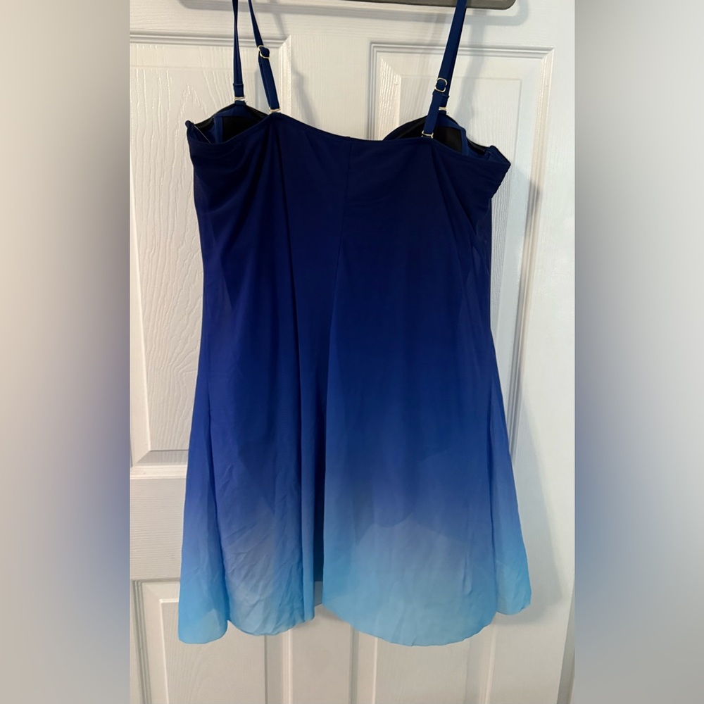 Stylish Blue Ombre Women's One-Piece Swimdress - Picture 4 of 4